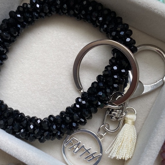 Handmade Black Beaded Keychain Bracelet Silver Key Ring Wristlet - Picture 4 of 8